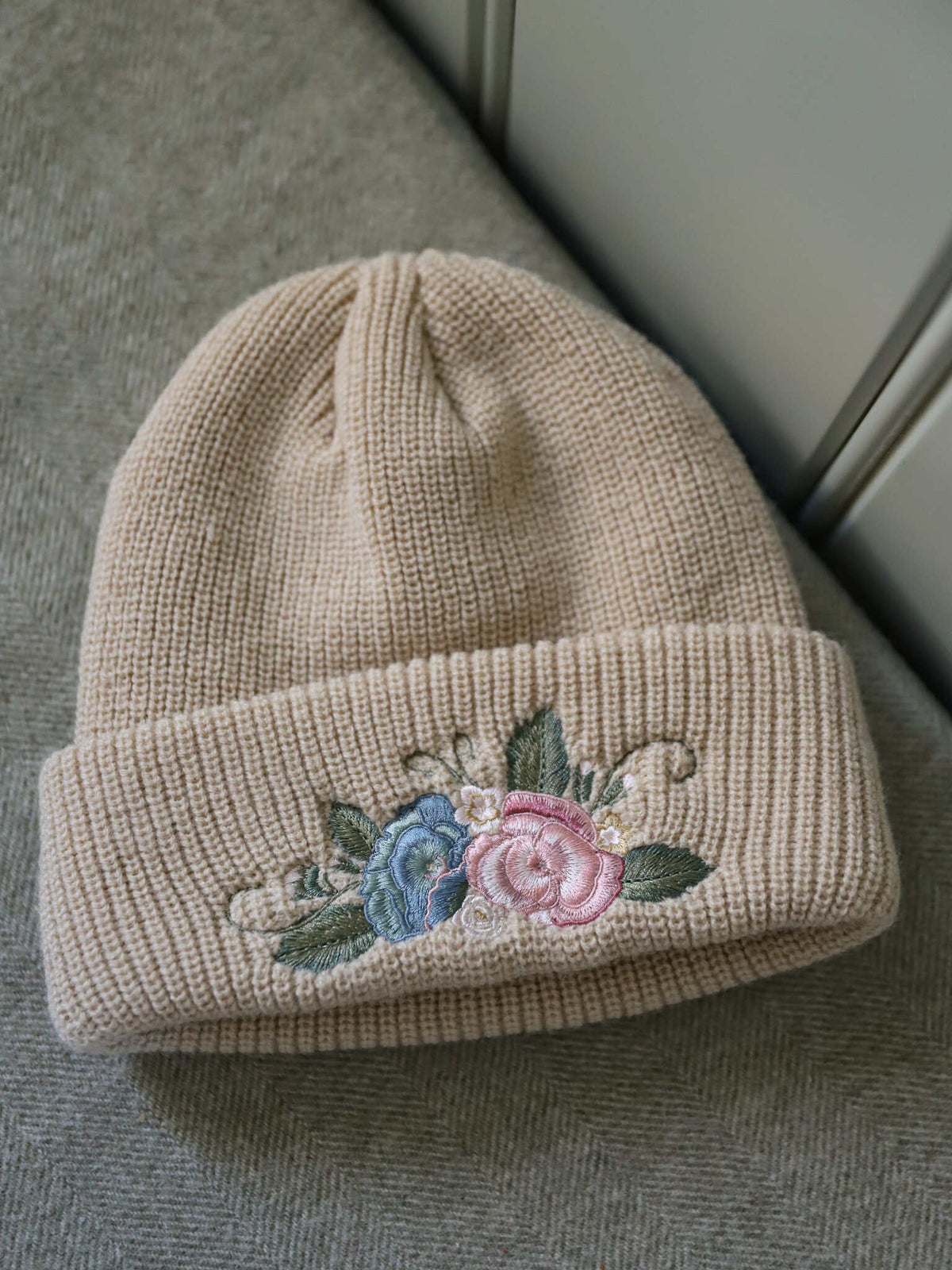 DOTTIE | cosy acrylic hat with FLARRS embroidery