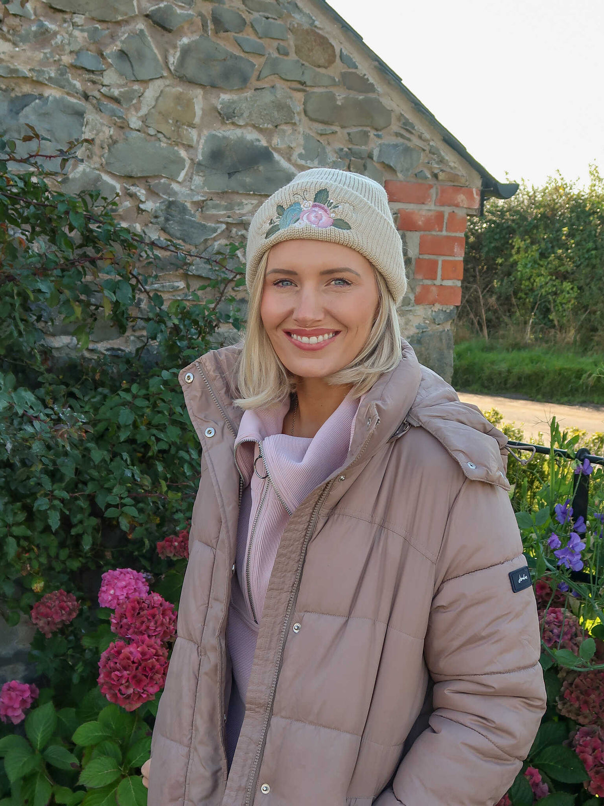 DOTTIE | cosy acrylic hat with FLARRS embroidery