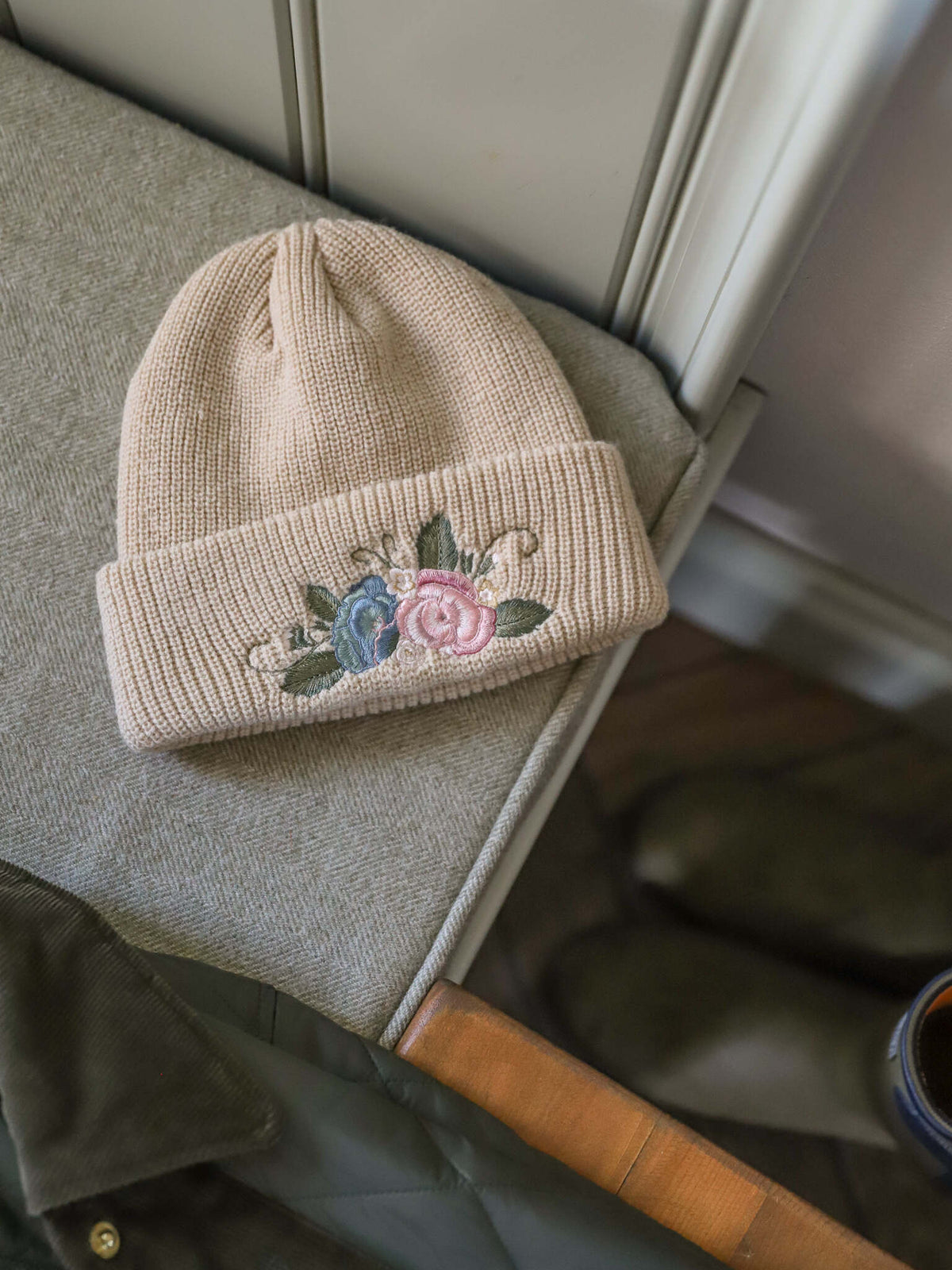 DOTTIE | cosy acrylic hat with FLARRS embroidery