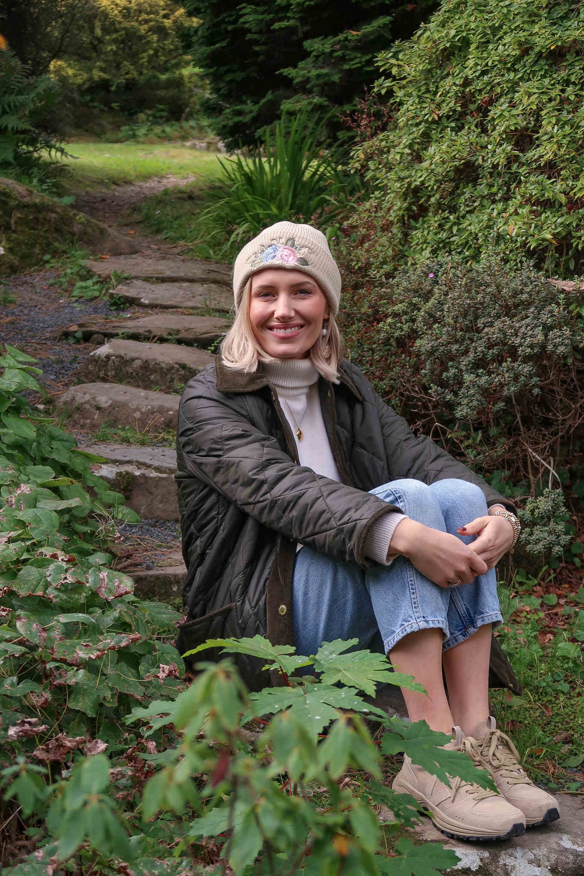 DOTTIE | cosy acrylic hat with FLARRS embroidery